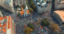 Multitudinario acto docente en plaza de Mayo