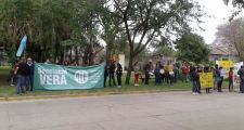 A un mes de su desaparición se movilizaron frente a la Fiscalía .