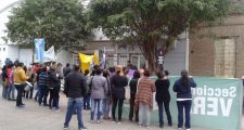 A un mes de su desaparición se movilizaron frente a la Fiscalía .