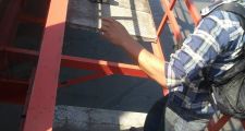 Vio caer a una nena del puente y saltó: el changarín que se convirtió en héroe