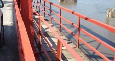 Vio caer a una nena del puente y saltó: el changarín que se convirtió en héroe