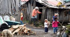 Para el INDEC la pobreza bajó casi 5 puntos en un año y afecta al 25,7% de la población.