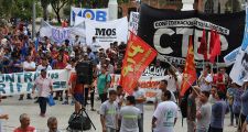 ATE ACOMPAÑO A DIFERENTES MOVIMIENTOS QUE RECLAMARON FRENTE AL PODER EJECUTIVO PROVINCIAL
