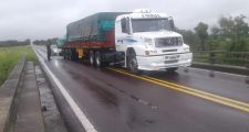 Se hundió la calzada en Ruta 11 sobre el puente Los Amores