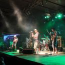 Los Pericos deslumbraron a la juventud en la fiesta de laguna El Cristal