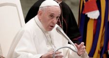 Francisco pidió rezar por quienes