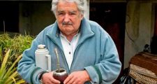 Pepe Mujica renunció al sueldo de senador:
