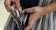 El 60% de la población ocupada gana hasta $30.000, según el Indec