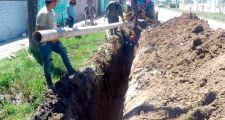 Avanza la obra de la red troncal de desagües cloacales por calle Hipólito Irigoyen
