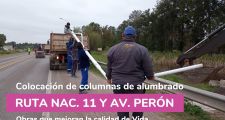 Colocación de columnas de iluminación y construcción de pasillos.