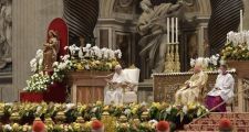 Vigilia Pascual. El Papa: Cristo está vivo y pasa, transforma y libera