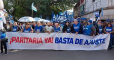Masiva marcha docente frente a Casa de Gobierno