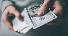 Condenaron a siete personas que integraban una asociación ilícita que ofrecía vender dólares y le robaba el dinero a los compradores