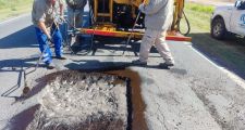 TRABAJOS DE BACHEO EN RUTA 11 ENTRE NELSON Y GOBERNADOR CRESPO