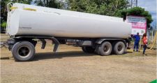 ARRIBÓ UN CAMIÓN CISTERNA PARA ASISTIR A LOS VECINOS AFECTADOS POR LA SEQUÍA