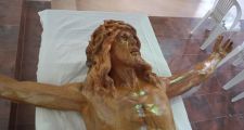 Se colocó el Cristo en al altar del Templo