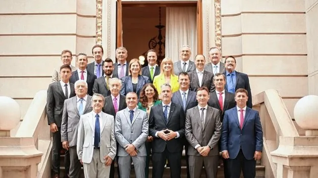 Quiénes son los 19 senadores que juraron este martes en la Legislatura