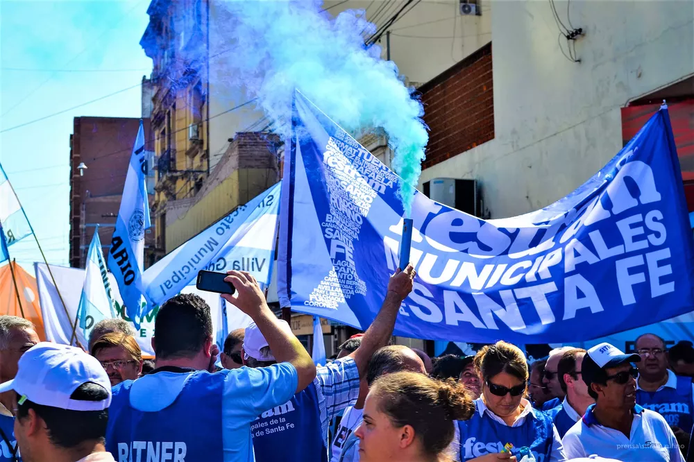 Los municipales de Festram realizan la última jornada de paro y se movilizan a la sede de IAPOS