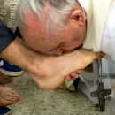 El Papa lava los pies de 12 presos: