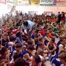 NIÑOS PARTICIPAN DE UN ENCUENTRO NACIONAL DE MINI BASQUET.