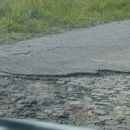 ESTAN HACIENDO TRABAJO DE BACHEO EN LA RUTA DE ENTRADA A LA GALLARETA