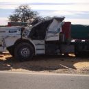 VUELCO DE CAMION CON CEREALES SOBRE LA RUTA 98