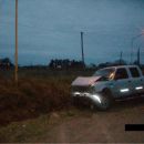 PIERDE EL CONTROL DE LA CAMIONETA E IMPACTA EN LA CUNETA