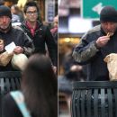 Richard Gere sorprendió sacando comida de la basura