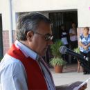 El Padre Nestor Monzón está dispuesto a encadenarse con los trabajadores del molino.