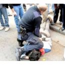 Policía a disponibilidad y detenido