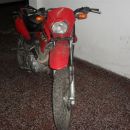 MOTO HALLADA ENTRE LA MALEZA DE CAMINO RURAL