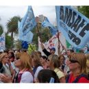 DOCENTES VAN POR UN AUMENTO SALARIAL ANTES DE FIN DE AÑO