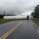 VUELCO EN RUTA 11 DE UN CAMIÓN CARGADO CON GAS