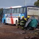 Cinco jóvenes que volvían de bailar murieron chocar de frente un auto y un ómnibus