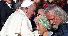 Por pedido del Papa, indigentes ya pueden cortarse el pelo y tomar una ducha en el Vaticano