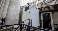 Por pedido del Papa, indigentes ya pueden cortarse el pelo y tomar una ducha en el Vaticano