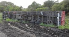 Volcó un camión en el acceso a la ciudad de Malabrigo