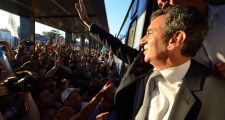 Emoción, caos y militancia electoral en la prueba del tren que llegó desde Retiro