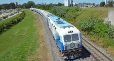 Emoción, caos y militancia electoral en la prueba del tren que llegó desde Retiro