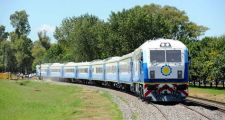 Emoción, caos y militancia electoral en la prueba del tren que llegó desde Retiro