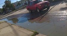 RECLAMO PERMANENTE DE VECINOS POR ACUMULACION DE AGUA Y FLUIDOS CLOACALES