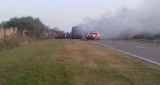 Se incendió un colectivo sobre Ruta 11