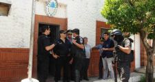 Una banda copó una subcomisaría, robó armas y un móvil y asaltó un banco en General Lagos
