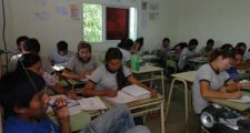 El 27 % de los adolescentes rosarinos no estudia ni terminó la secundaria