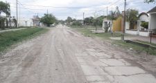 Frentistas de calle Juan de Garay reclaman arreglos en forma urgente