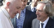 Emotivo encuentro entre Carlitos Balá y el papa Francisco