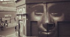 Un artista rosarino que le pintó la cara a la ciudad más de una vez