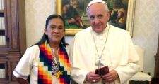 El Papa le envió un rosario bendecido a Milagro Sala