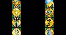 ¿QUE SIGNIFICADO TIENEN LOS VITRALES DE LA FACHADA DEL TEMPLO