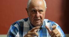 Después de varios reclamos, el gobierno publicó los decretos que contratan a calificadoras de riesgo y abogados por más de 12 millones de pesos